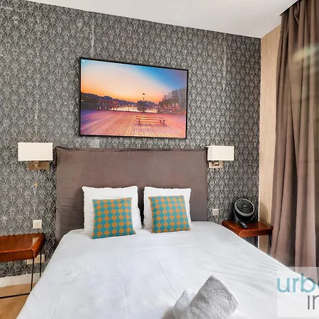 62 - Beautiful Triangle D- 100m From Champs-elysees *