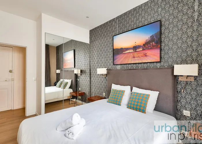 Apartment 62 - Beautiful Triangle D- 100m From Champs-elysees Paris